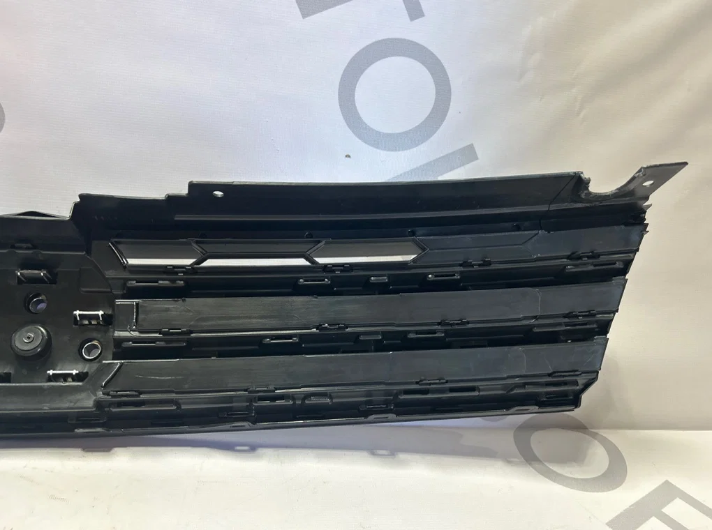 Решетка радиатора Volkswagen Touareg 2 2014-2018 - миниатюра 9