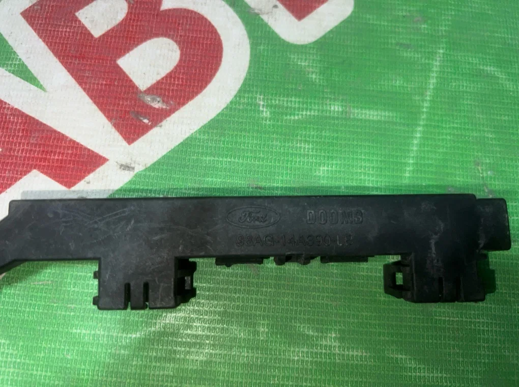 Крышка Ford Focus 2 2005-2008 - миниатюра 3