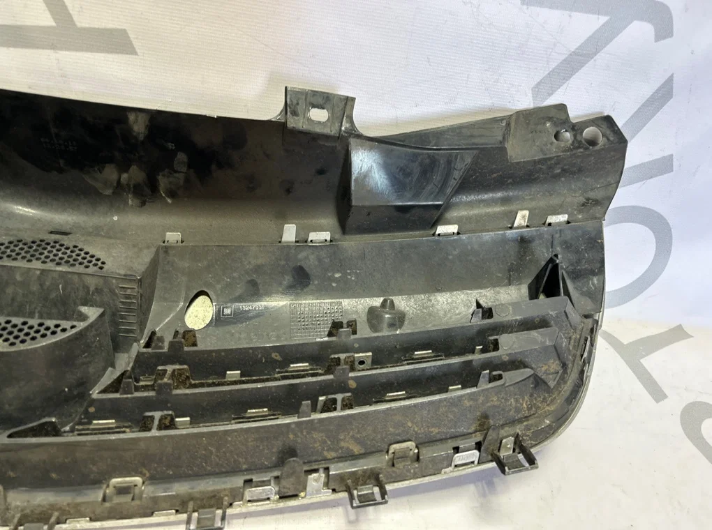 Решетка радиатора Opel Zafira B 2005-2015 - миниатюра 10