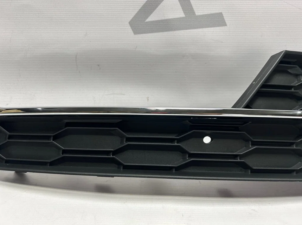 Рамка противотуманной фары правой Skoda Octavia A7 - миниатюра 4