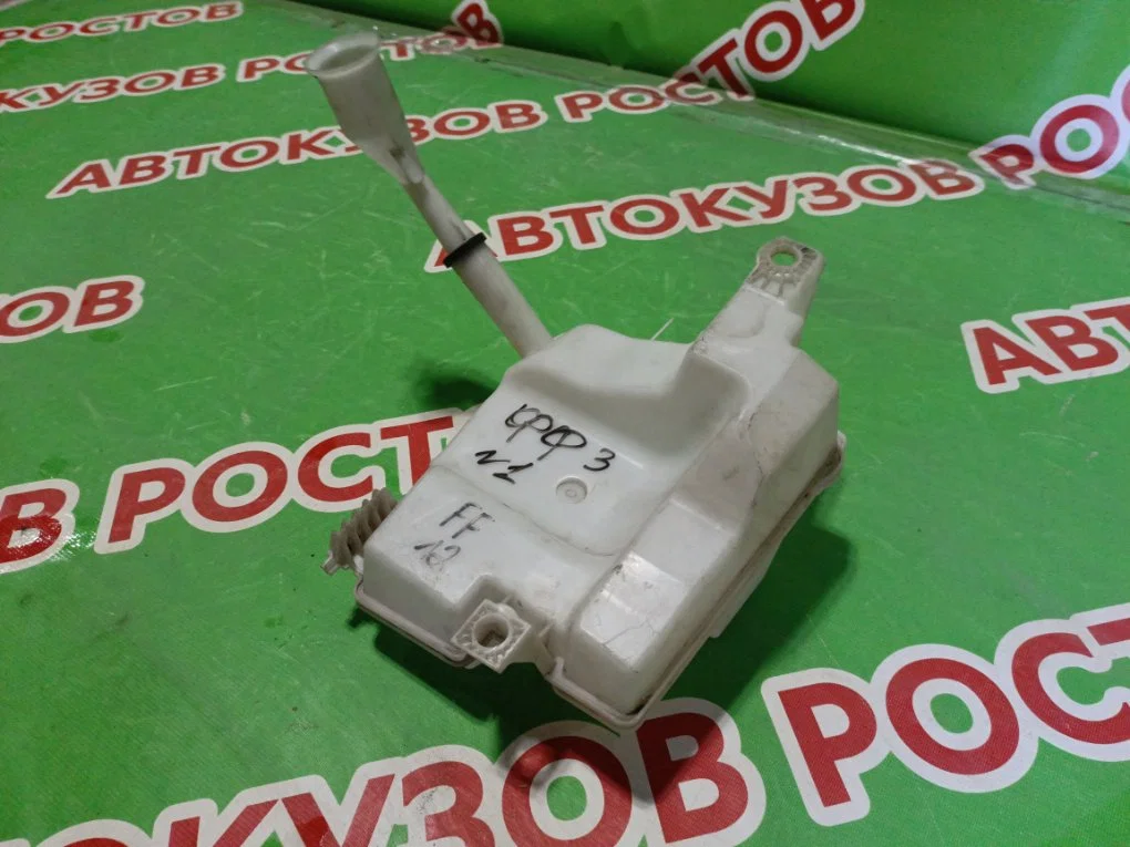 Бачок омывателя лобового стекла Ford Focus 3 - миниатюра 2