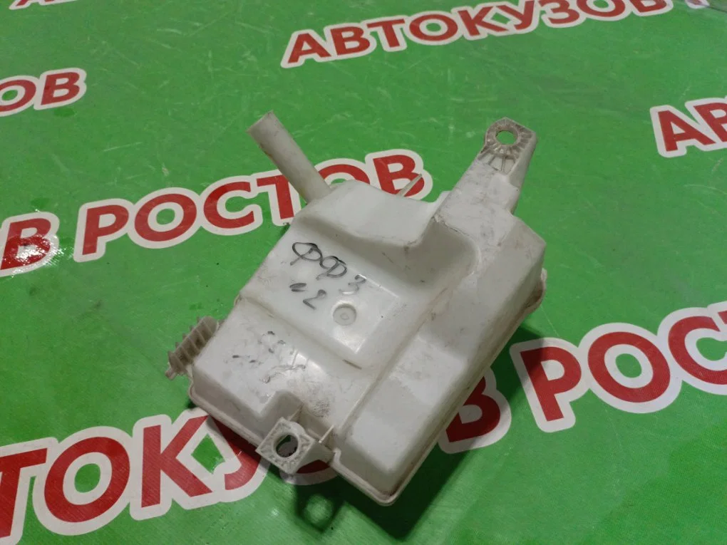 Бачок омывателя лобового стекла Ford Focus 3 - миниатюра 6