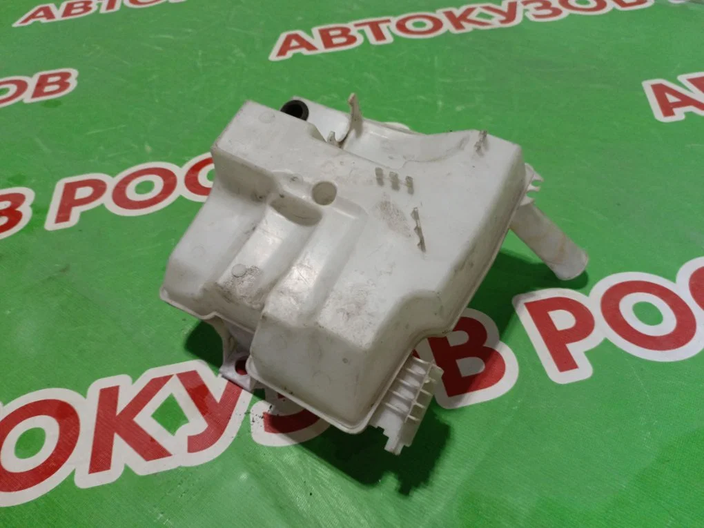Бачок омывателя лобового стекла Ford Focus 3 - миниатюра 9