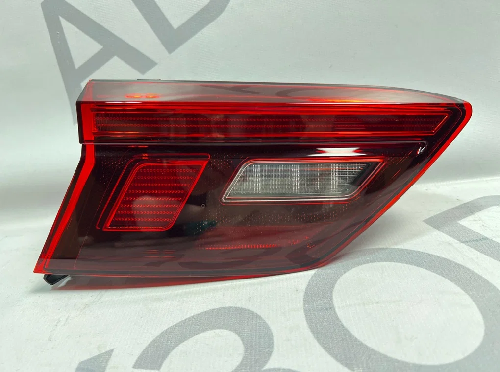 Фонарь задний левый внутренний Volkswagen Tiguan 2 - изображение 1