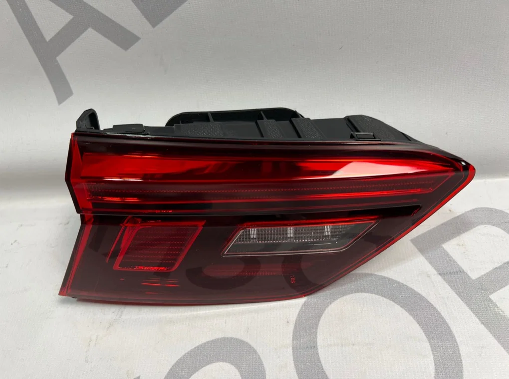 Фонарь задний левый внутренний Volkswagen Tiguan 2 - миниатюра 4