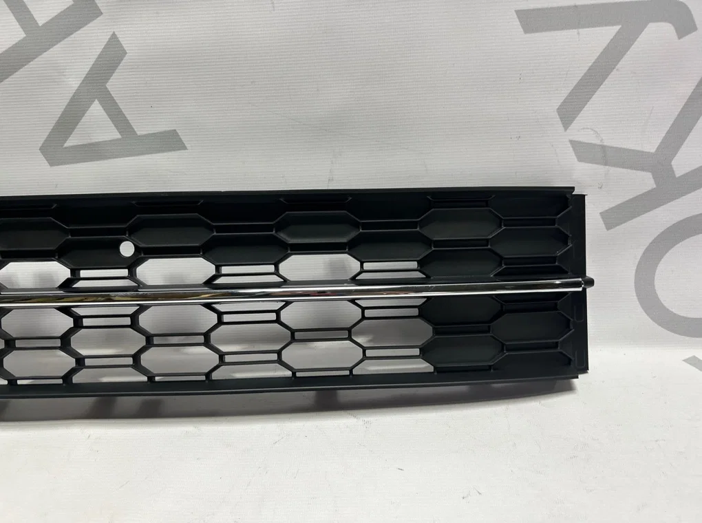 Решетка в бампер центральная Skoda Octavia A7 - миниатюра 5