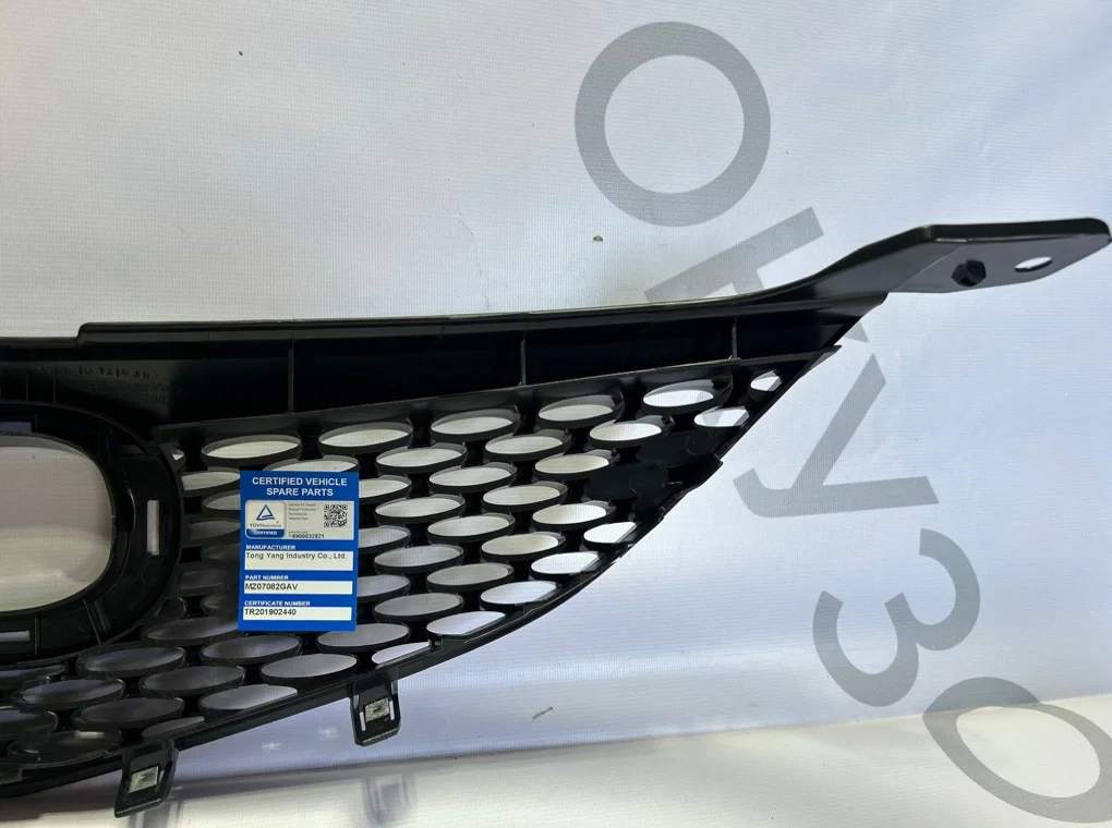 Решетка радиатора Mazda 3 BK 2003-2006 - миниатюра 9
