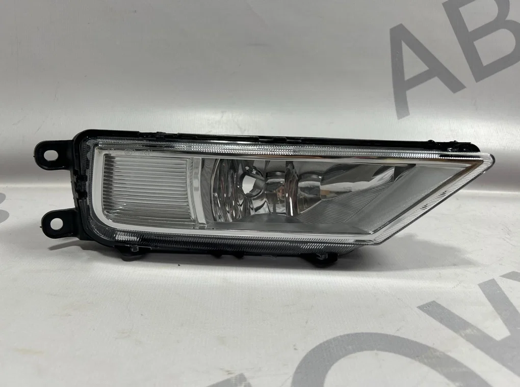 Фара противотуманная правая Volkswagen Tiguan 2 - изображение 1