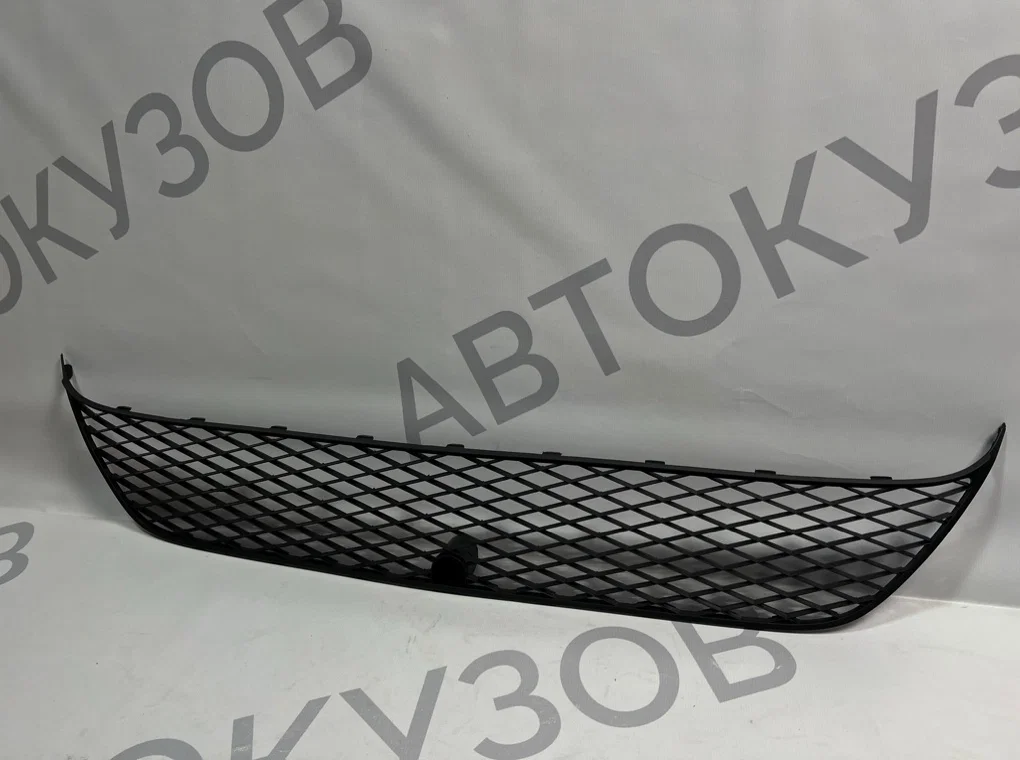 Решетка в бампер центральная Mitsubishi Outlander - миниатюра 2