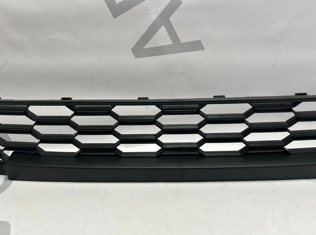 Решетка в бампер центральная Skoda Rapid 2 2020- - миниатюра 4