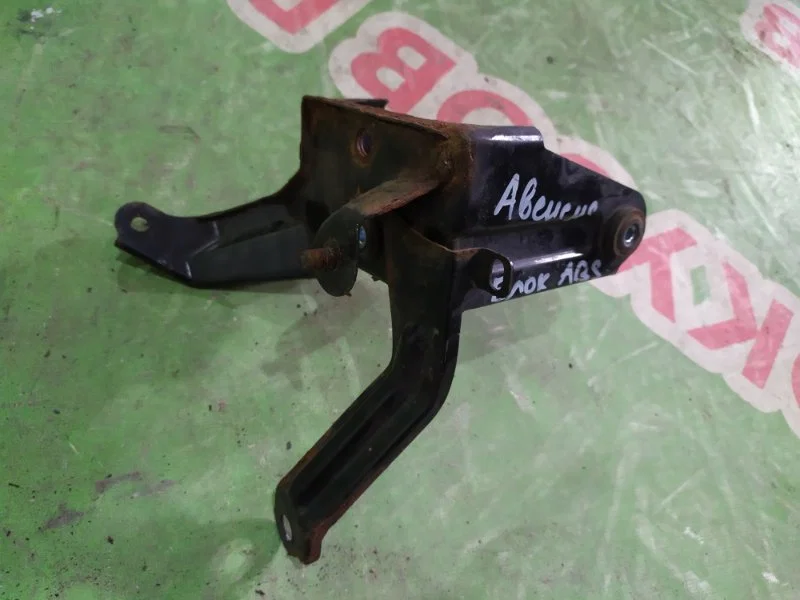 Кронштейн блока ABS (насос) Toyota Avensis 2 - миниатюра 3