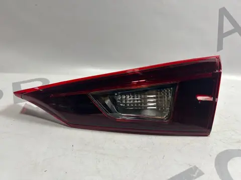 Фонарь задний правый внутренний Mazda 3 3 BM/BN
