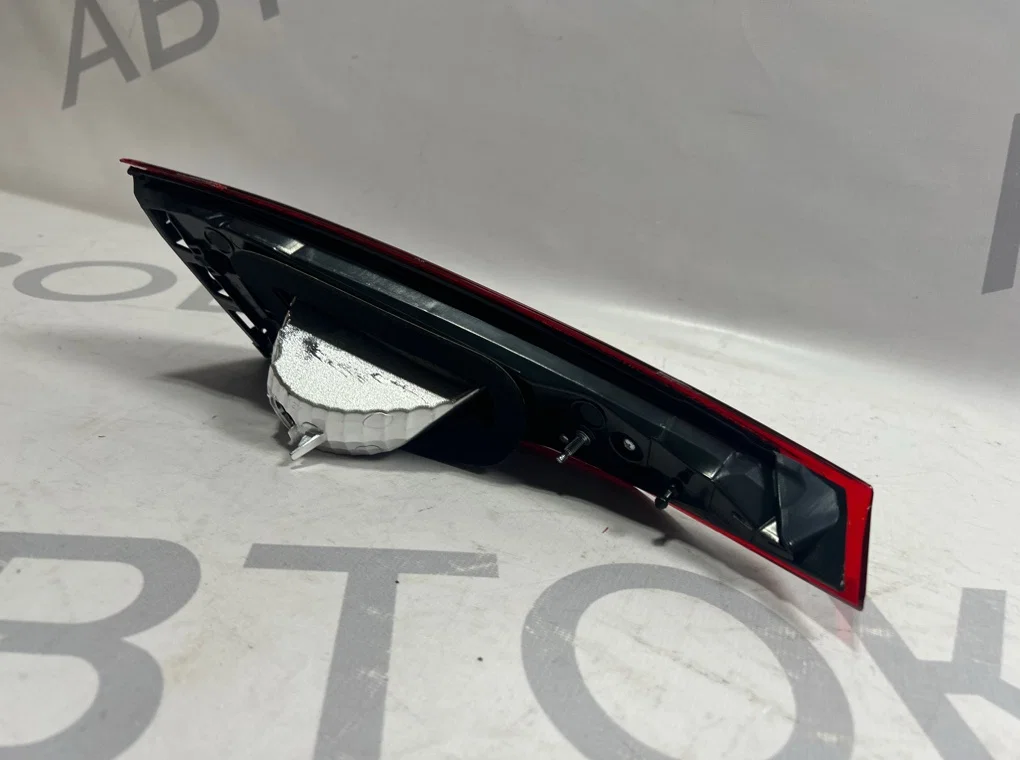 Фонарь задний правый внутренний Mazda 3 3 BM/BN - миниатюра 8