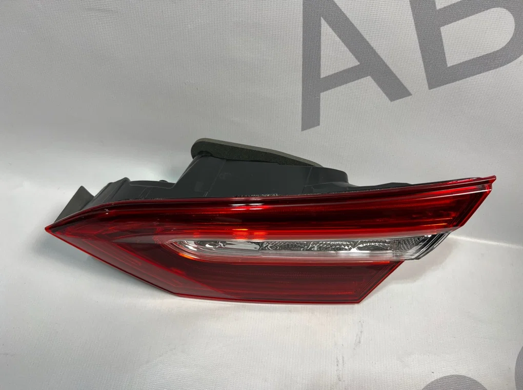 Фонарь задний правый внутренний Toyota Camry 70 - миниатюра 4