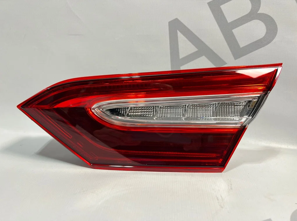 Фонарь задний правый внутренний Toyota Camry 70 - миниатюра 5