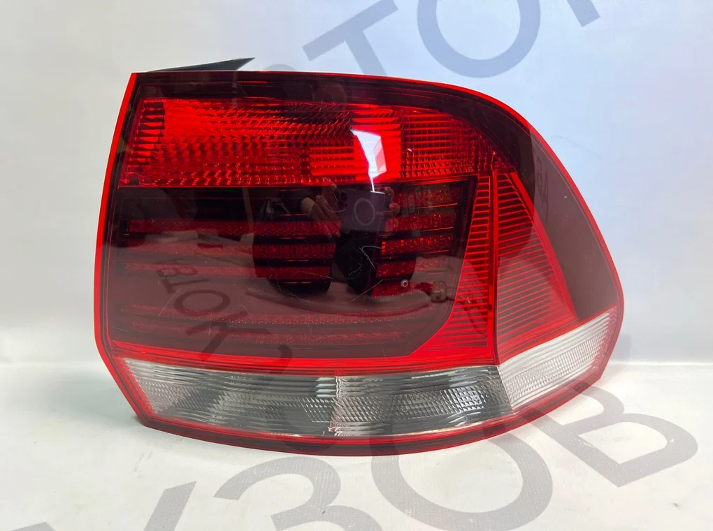 Фонарь задний правый Volkswagen Polo 5 2015-2020 - изображение 1