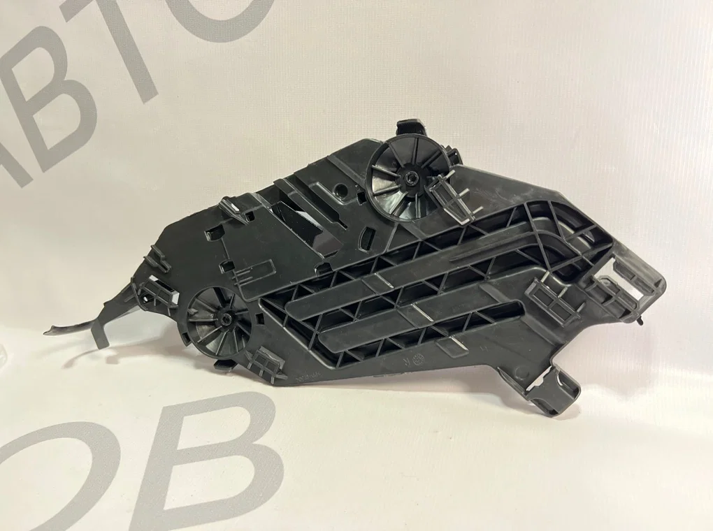 Кронштейн фары правый Skoda Octavia A5 2008-2013 - миниатюра 7