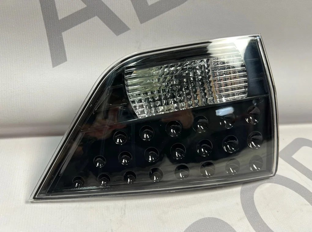 Фонарь задний левый внутренний Mitsubishi - миниатюра 2