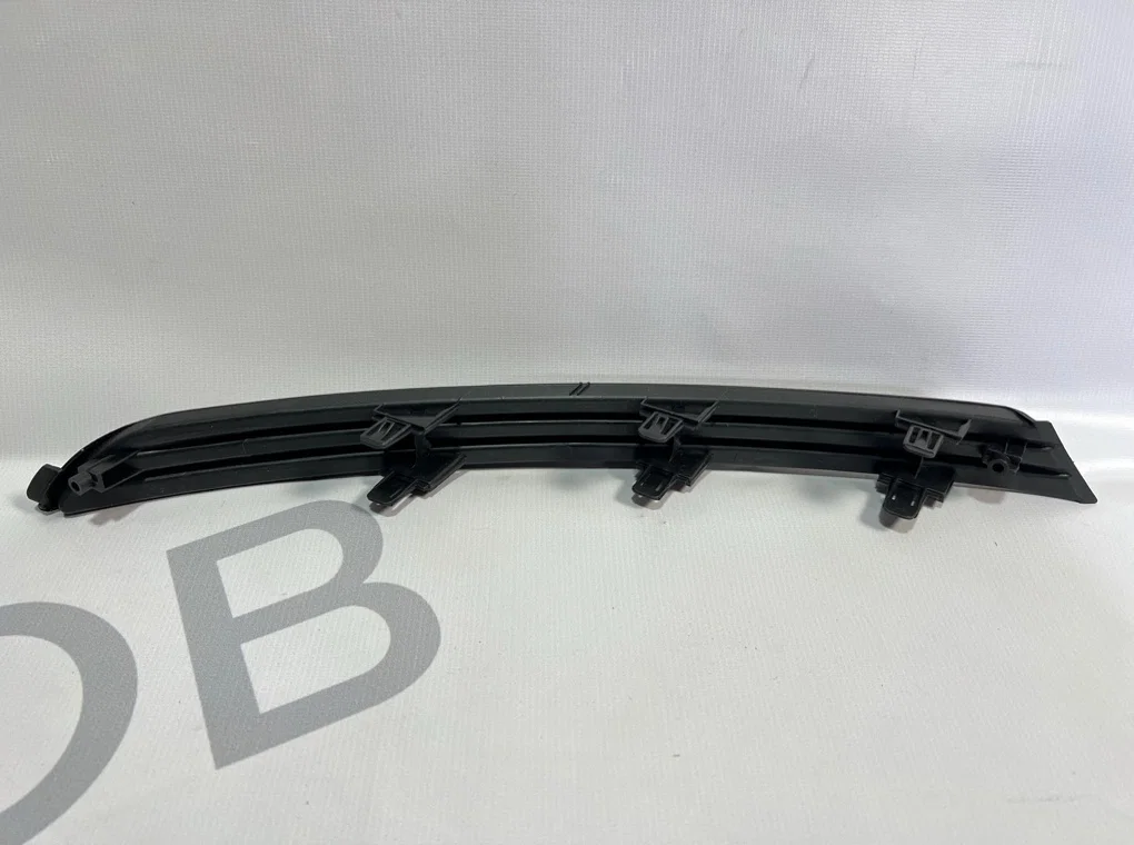 Заглушка бампера переднего правая Mazda CX-5 KF - миниатюра 2