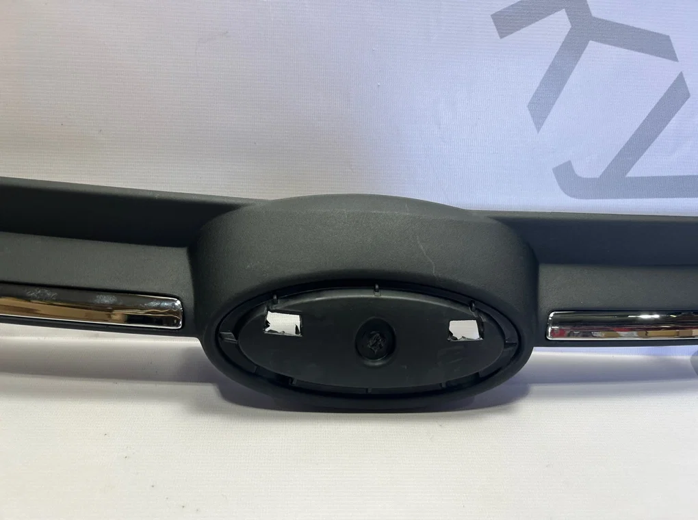 Решетка радиатора Ford Focus 3 2011-2015 - миниатюра 4