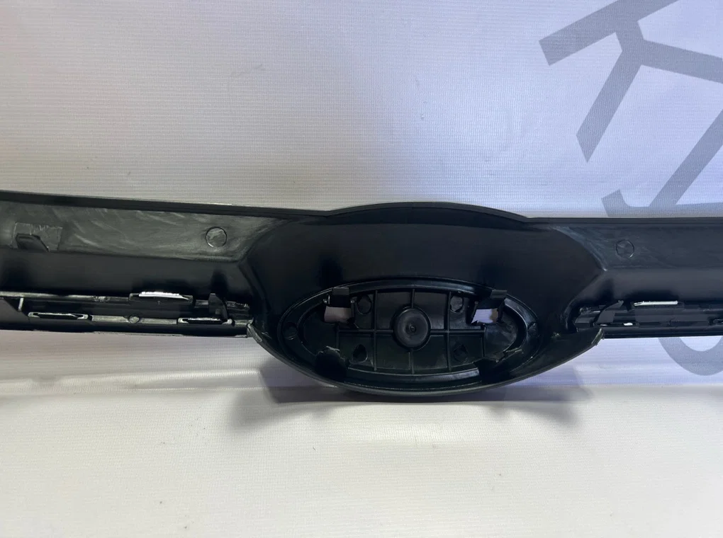 Решетка радиатора Ford Focus 3 2011-2015 - миниатюра 8