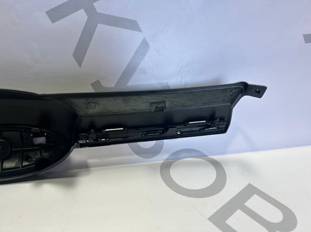 Решетка радиатора Ford Focus 3 2011-2015 - миниатюра 9