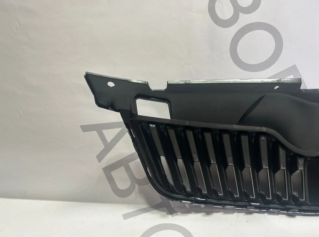 Решетка радиатора Skoda Octavia A7 2013-2016 - миниатюра 7