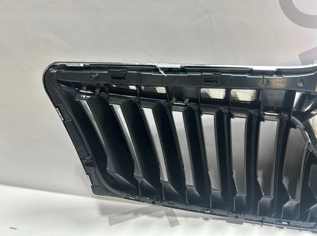 Решетка радиатора Skoda Octavia A5 2008-2013 - миниатюра 7