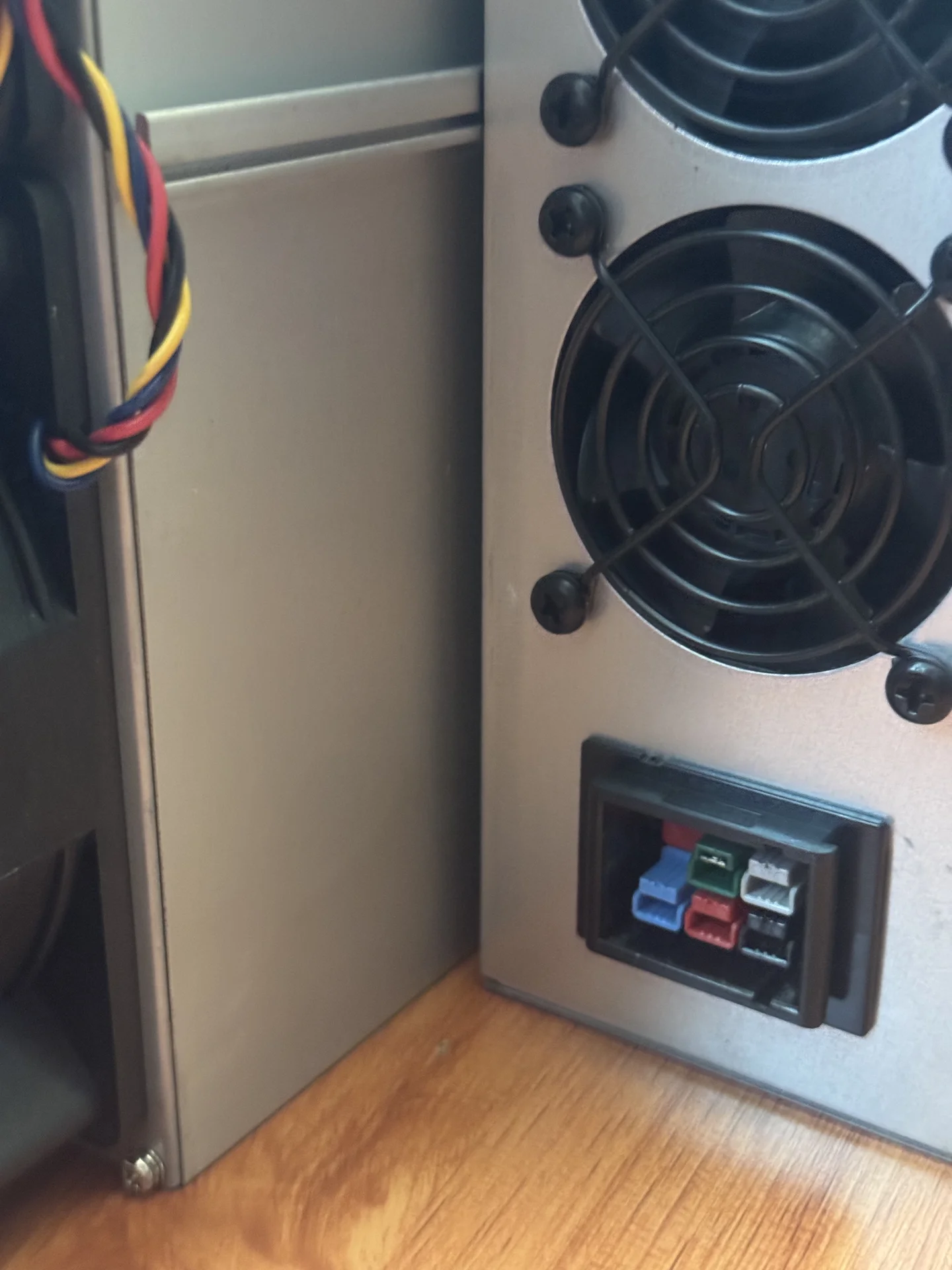 Asic AntMiner T21 190th новый - миниатюра 2