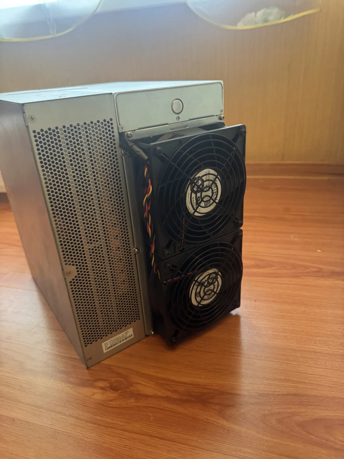 Asic AntMiner T21 190th новый - миниатюра 3