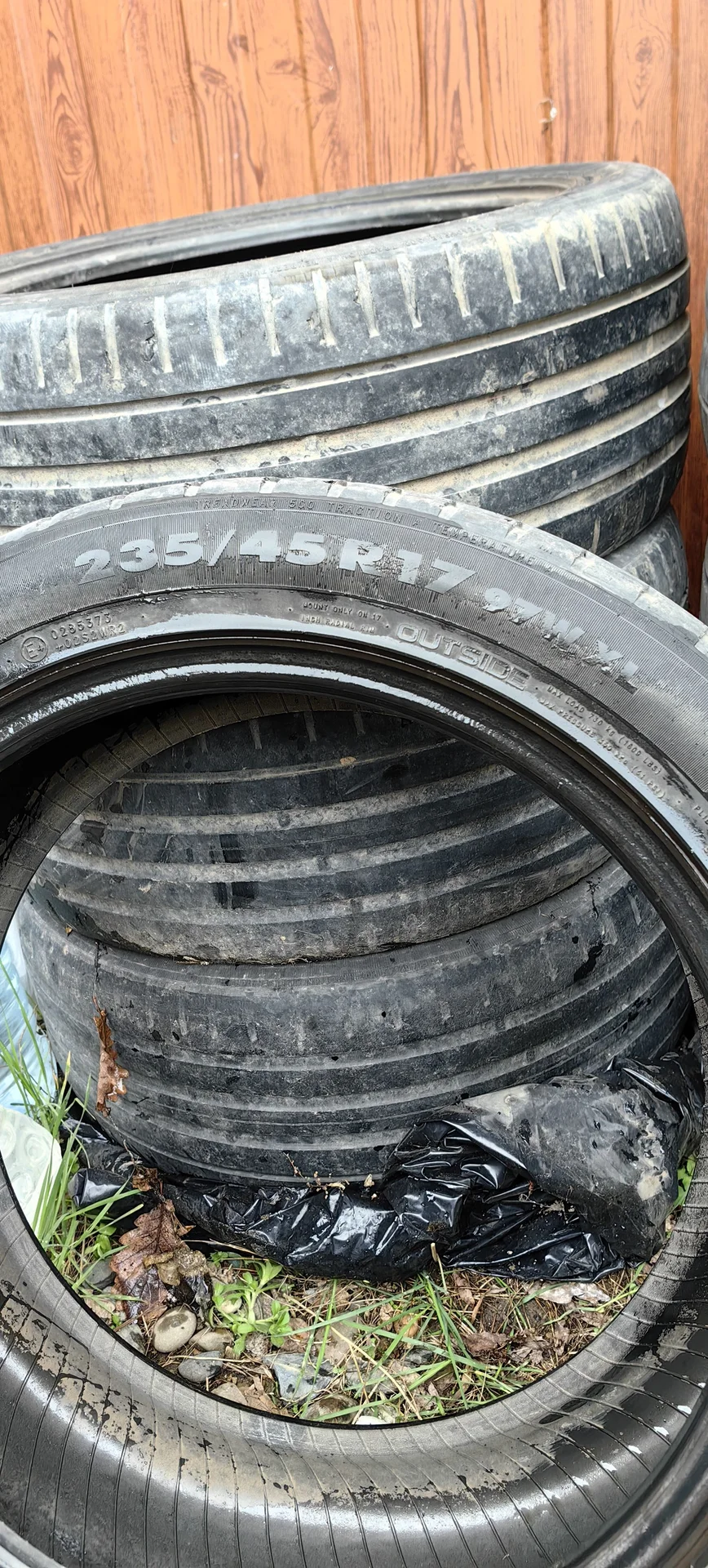 шины NOKIAN TYRES 235 45 17 - изображение 1