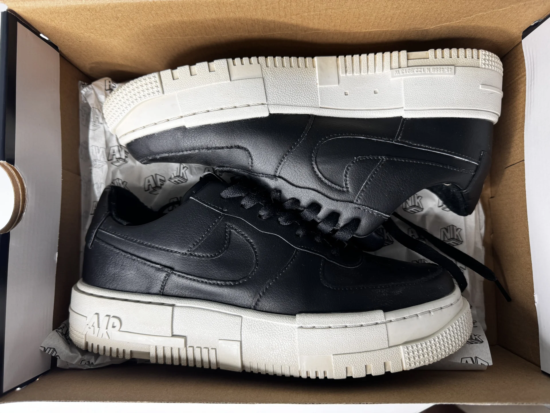 Nike Air Force 1'07 Low (версия "pixel") - изображение 1