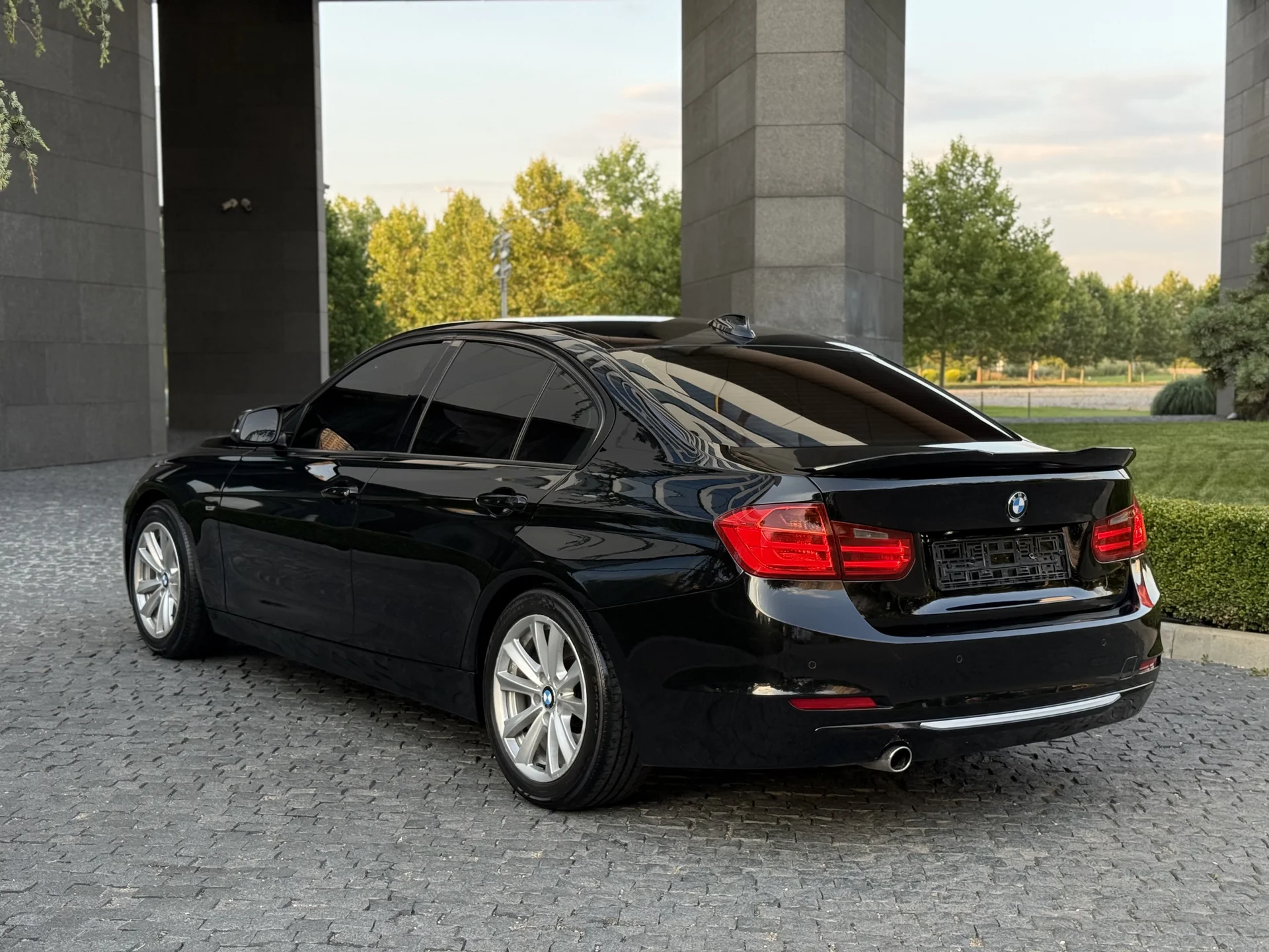 BMW F30 320d 2012г - миниатюра 10