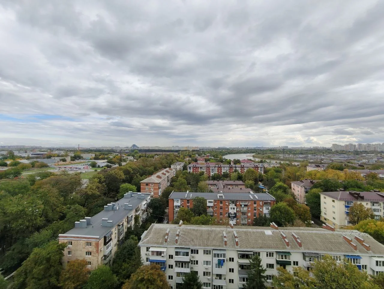 Уютная 1-комнатная квартира с шикарным панорамным видом на город и реку Кубань. - миниатюра 13