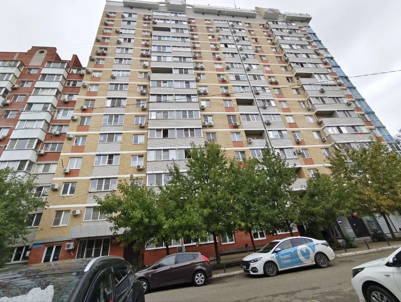 Уютная 1-комнатная квартира с шикарным панорамным видом на город и реку Кубань. - миниатюра 21