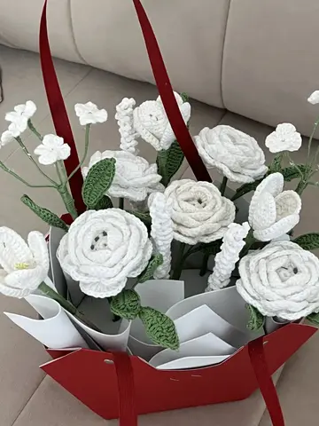 букет вязаных цветов
