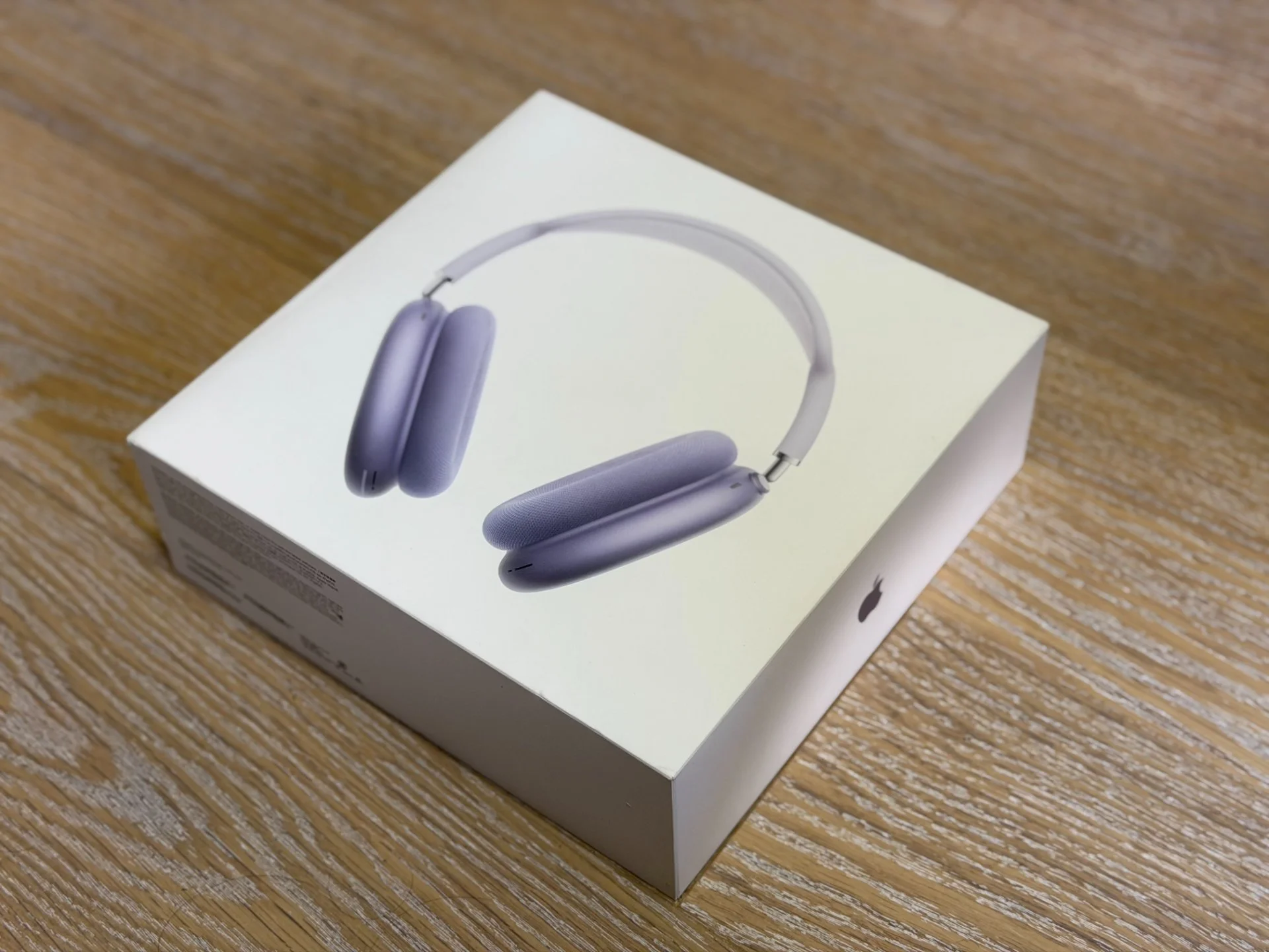 Коллекция коробок Apple: MacBook Pro, iPhone, AirPods, Watch - миниатюра 3