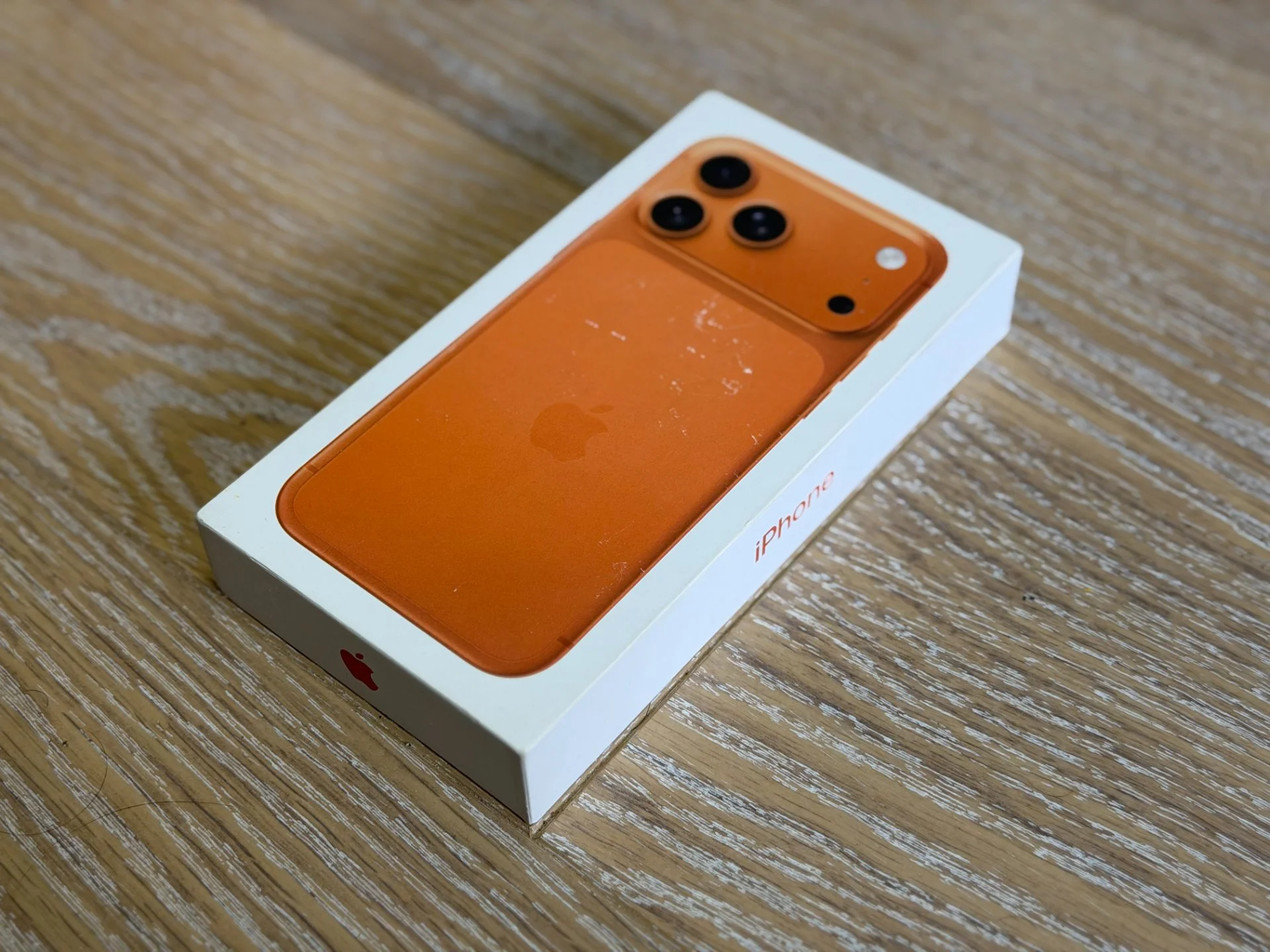 Коллекция коробок Apple: MacBook Pro, iPhone, AirPods, Watch - миниатюра 10