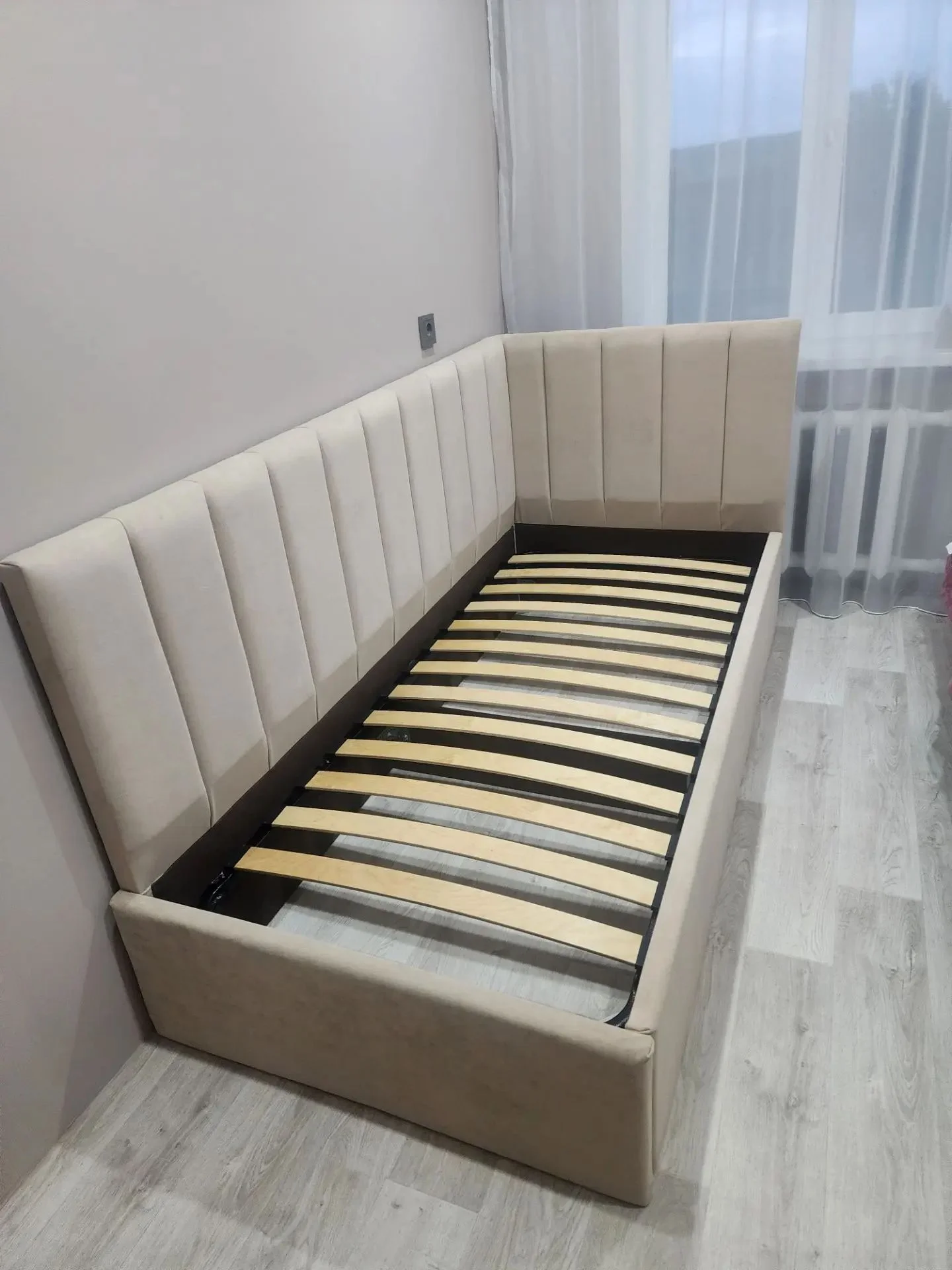 Кровати с мягким изголоаьем на заказ - миниатюра 2
