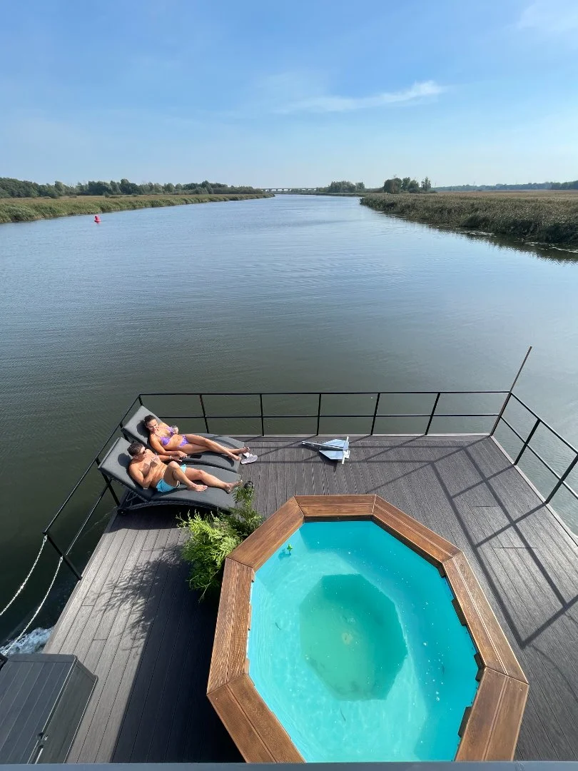 Плавучая баня на воде - миниатюра 2