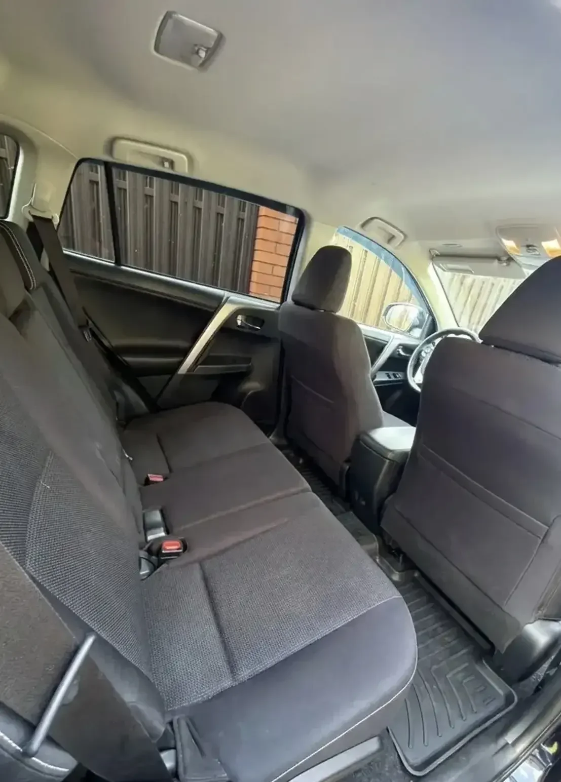 Toyota Rav4 - миниатюра 3