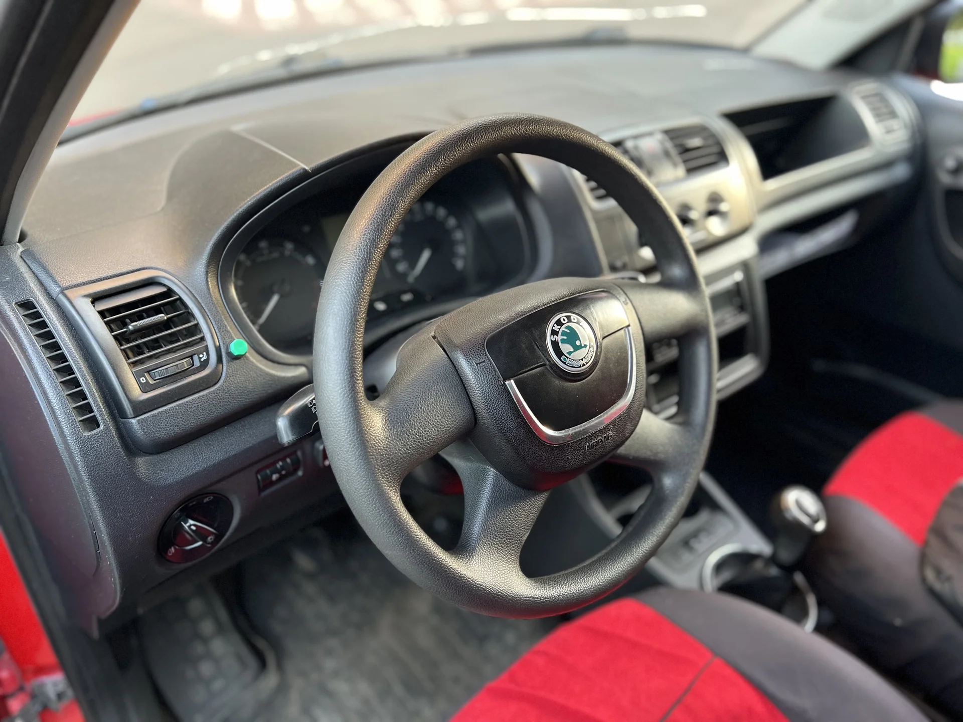 Skoda Fabia 2011 1.2 мт - миниатюра 9