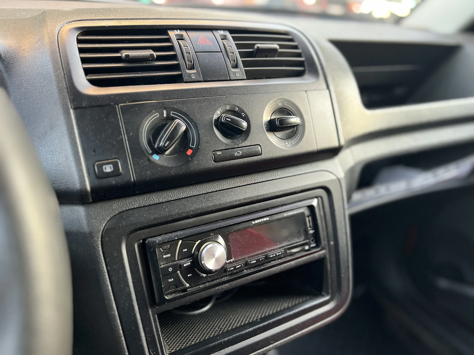 Skoda Fabia 2011 1.2 мт - миниатюра 11