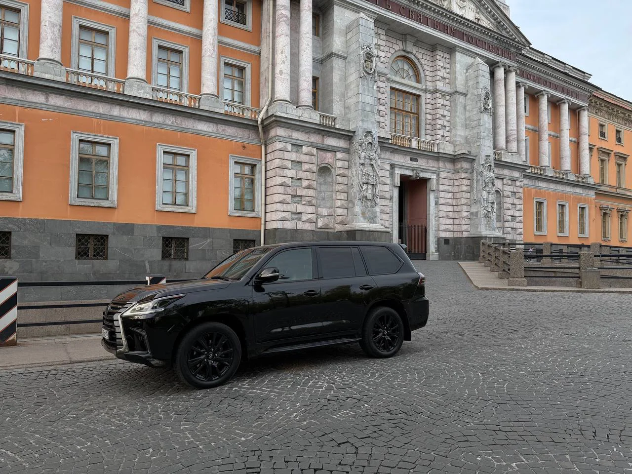 Lexus 450d - миниатюра 3
