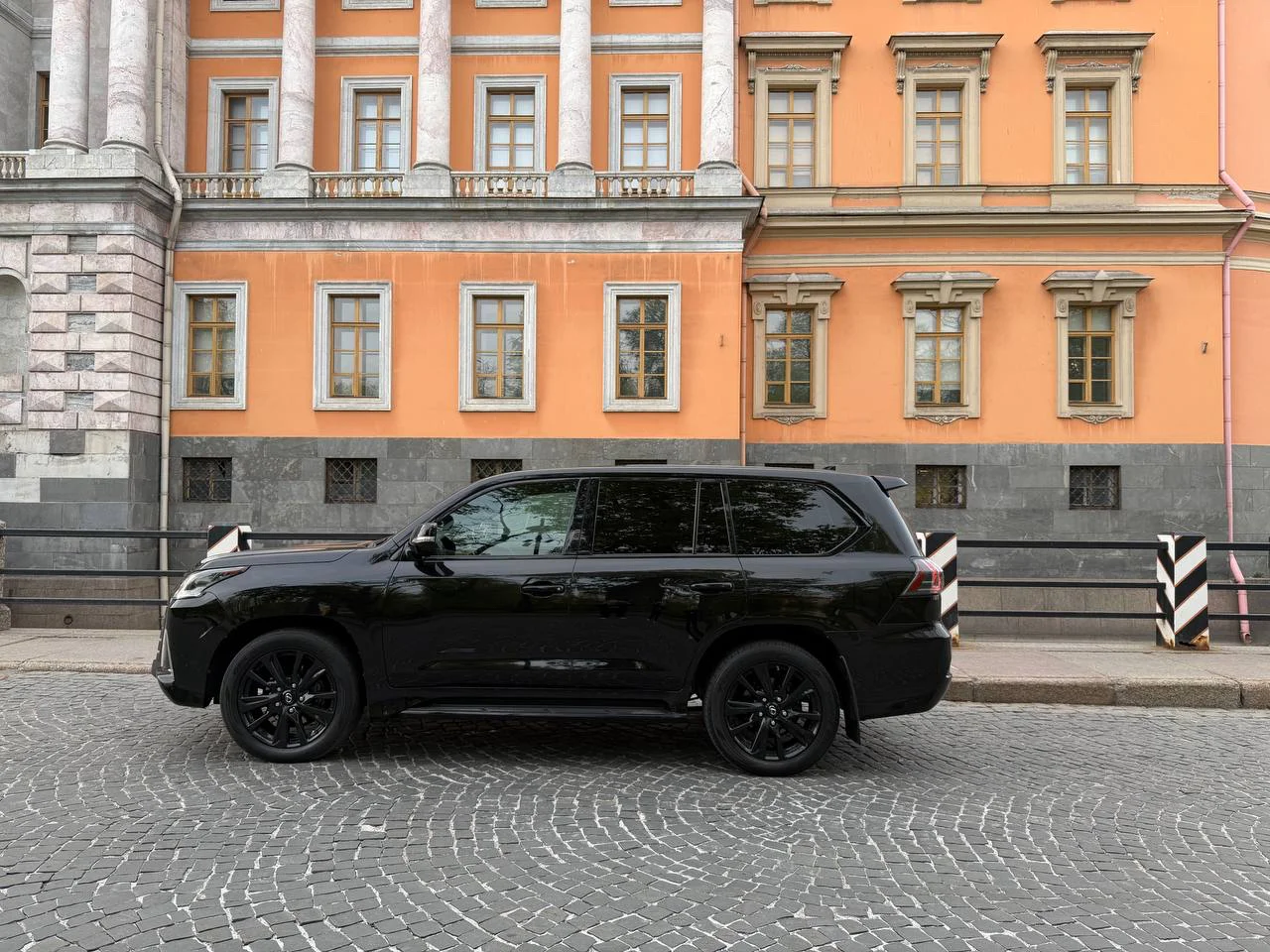Lexus 450d - миниатюра 7
