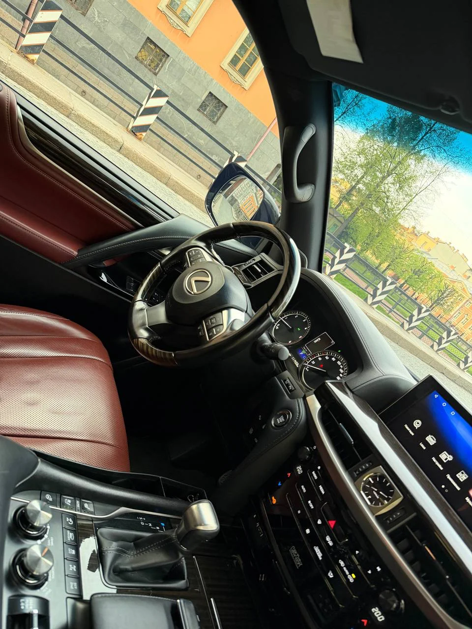 Lexus 450d - миниатюра 11