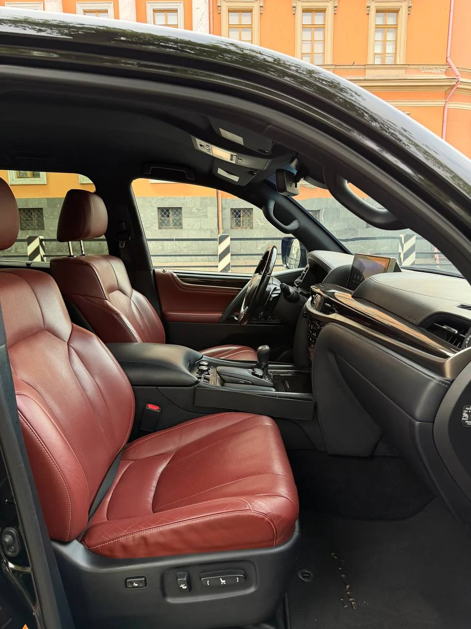 Lexus 450d - миниатюра 12
