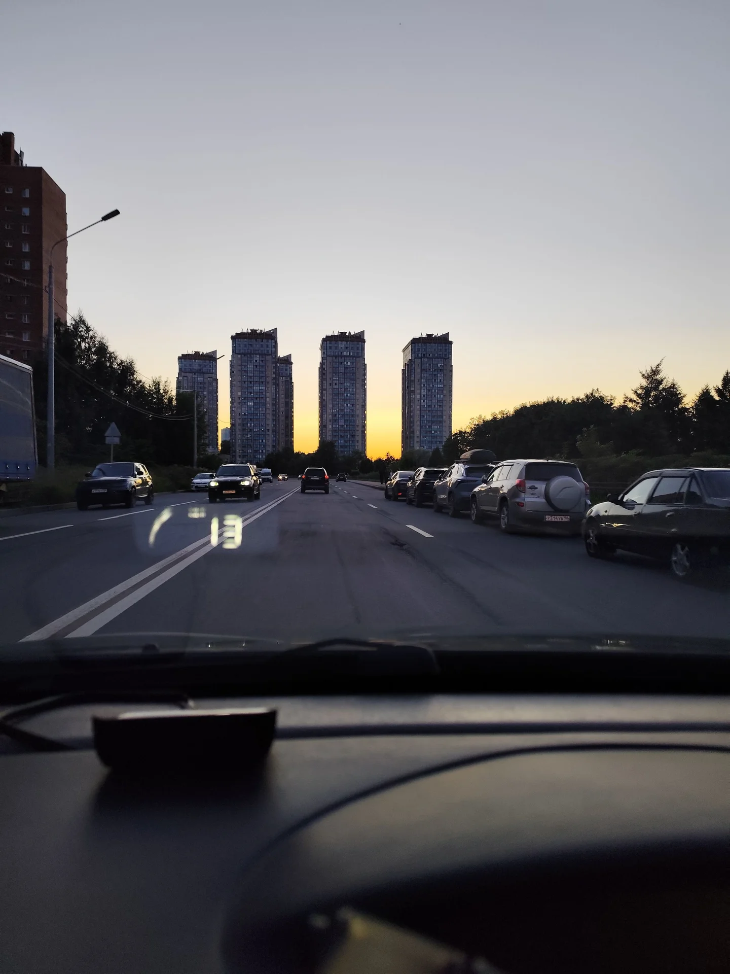 легковое авто - миниатюра 8
