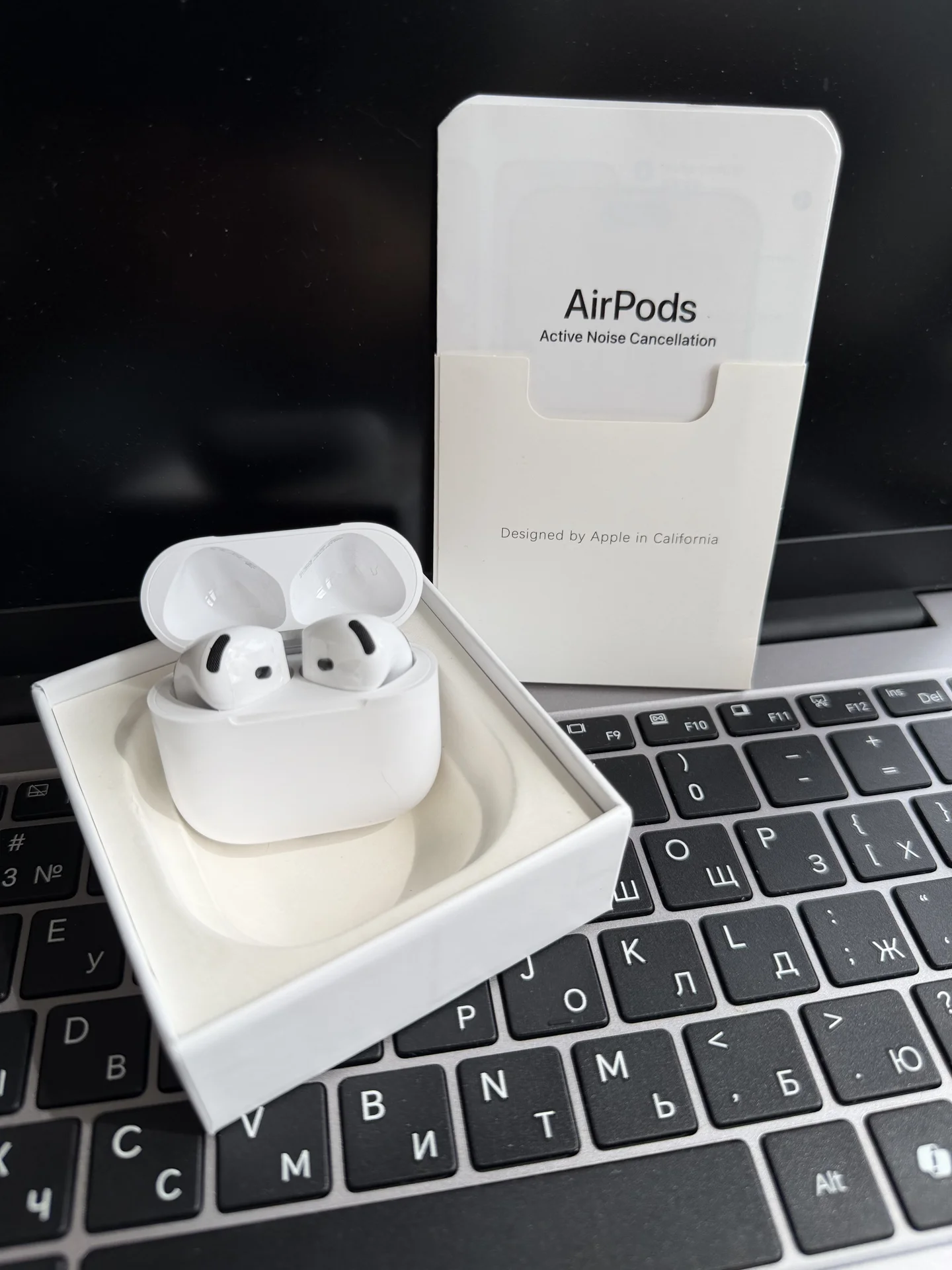 Наушники Apple Airpods 4 с шумоподавлением - миниатюра 2