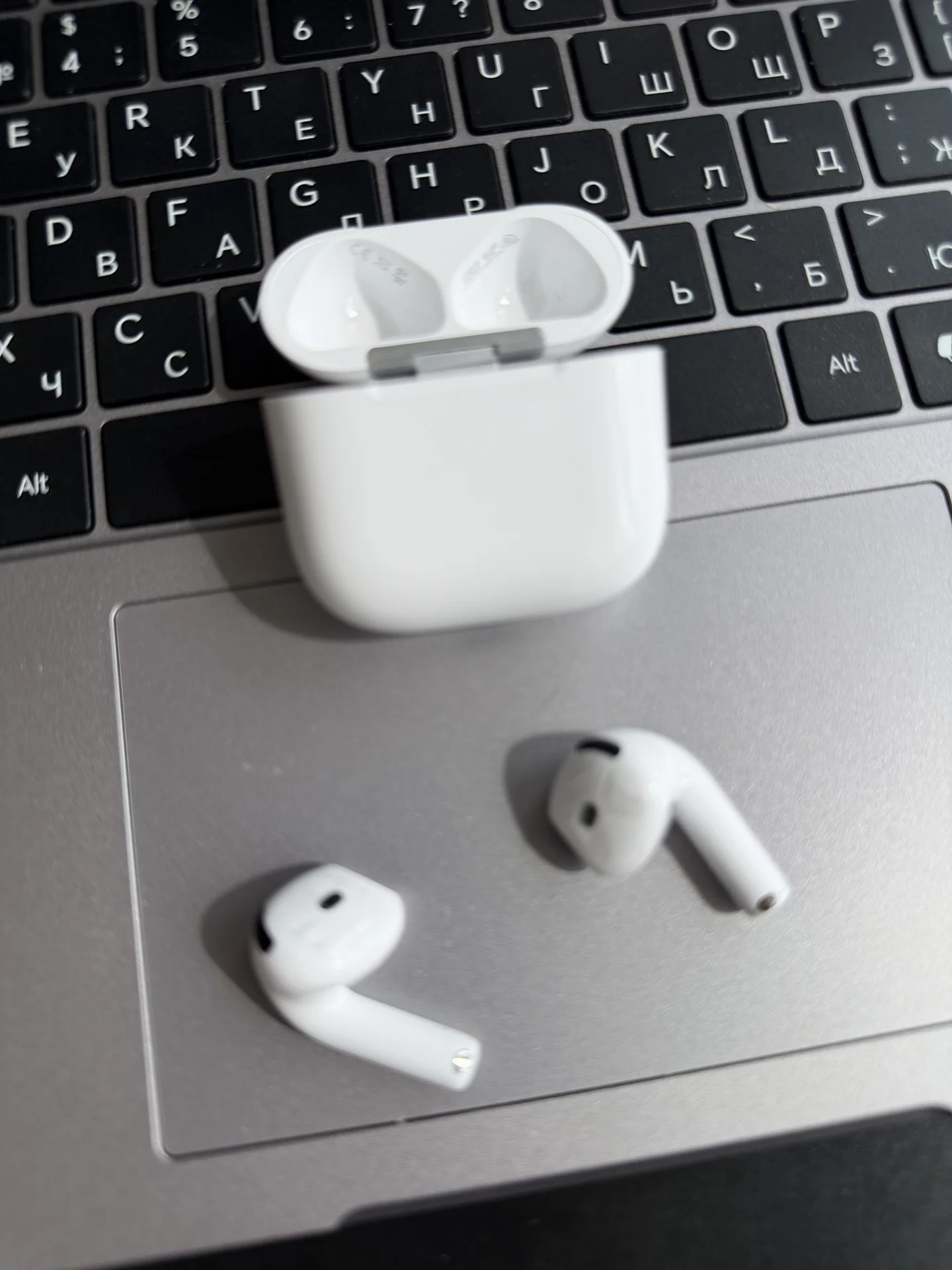 Наушники Apple Airpods 4 с шумоподавлением - миниатюра 3
